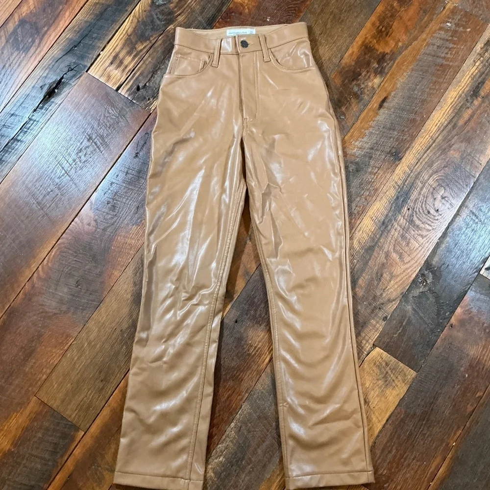Abercrombie & Fitch Curve Love Vegan Leather Pants in Camel  90s Ultra High Rise - Picture 2 of 6